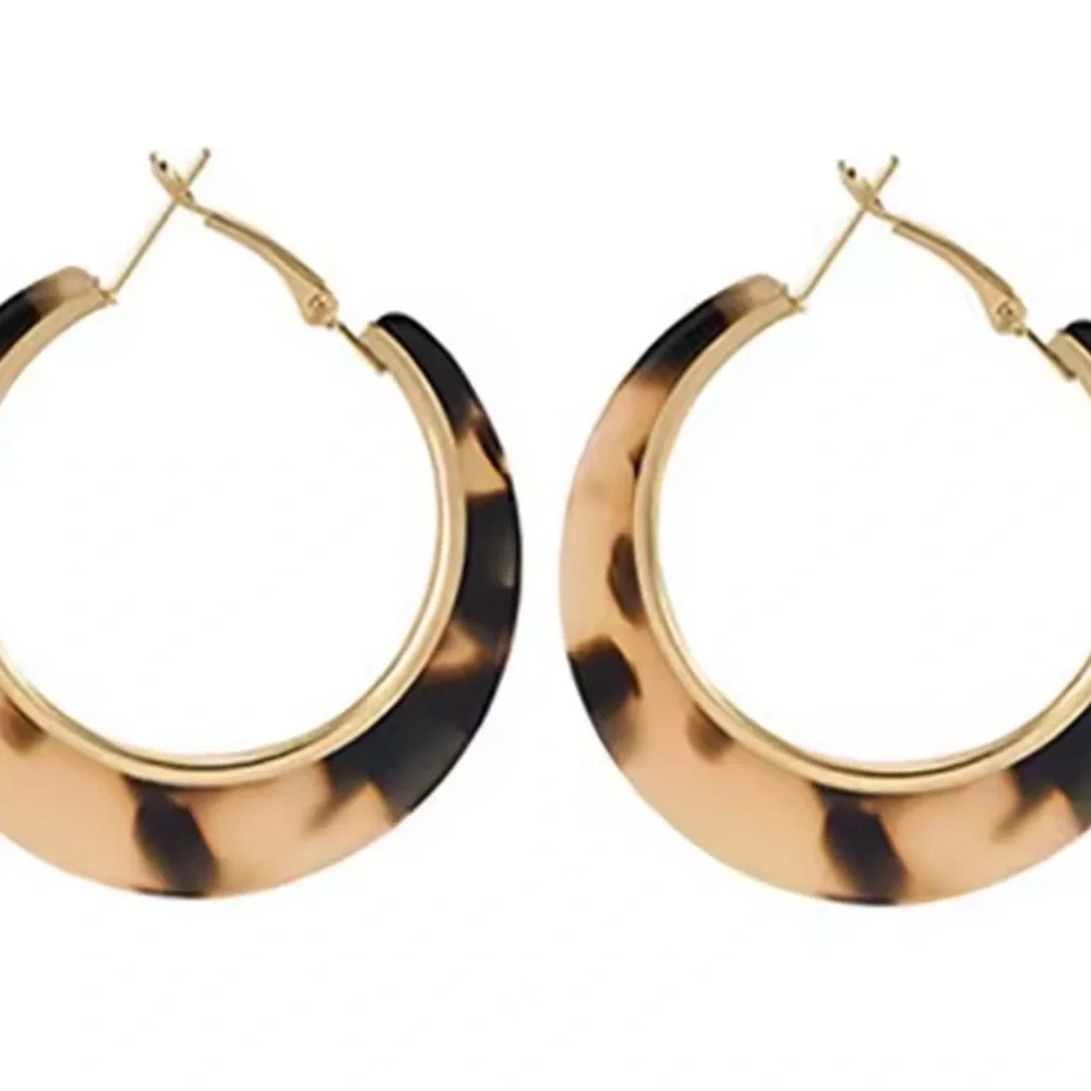 Tortoise Shell Hoop Earrings - Picture 7 of 14